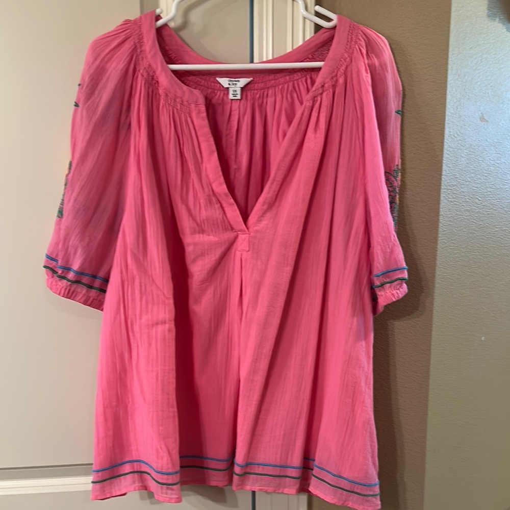 Crown & Ivy Pink Puff Sleeve Blouse with Ruched Elegance